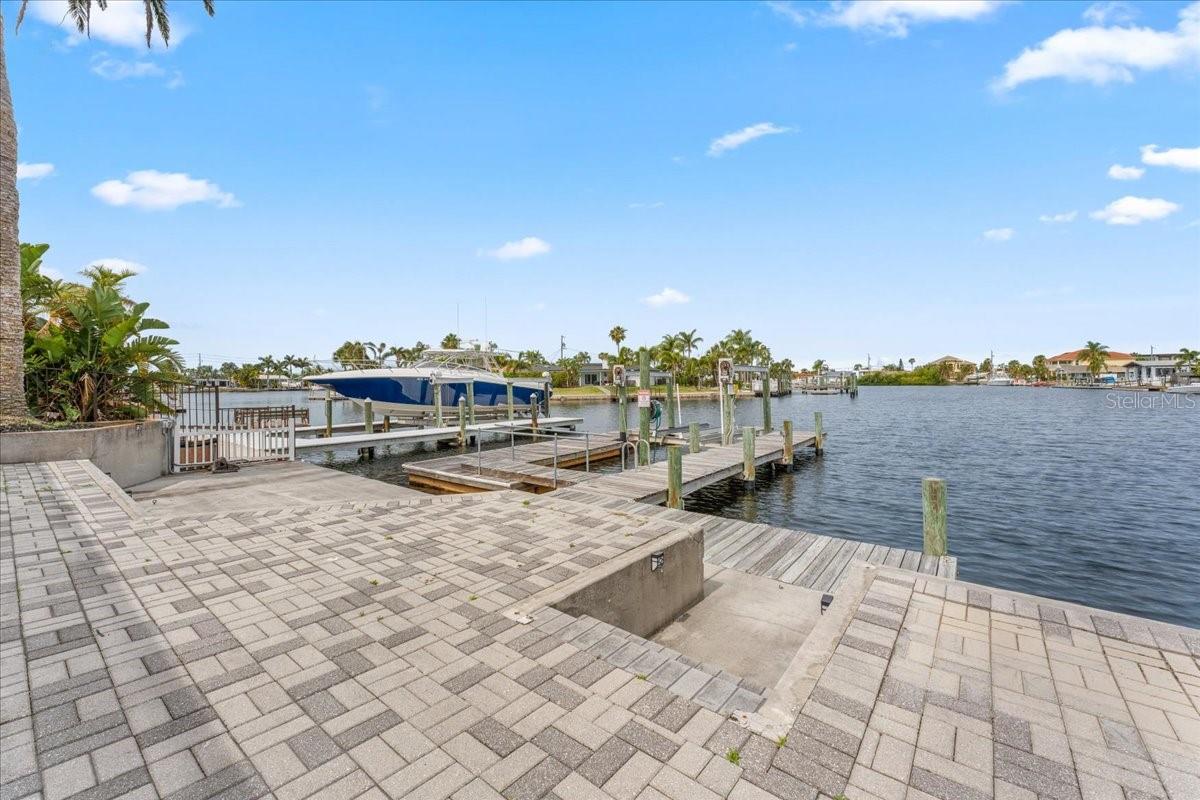 Image 32 of 51 For 3747 Floramar Terrace