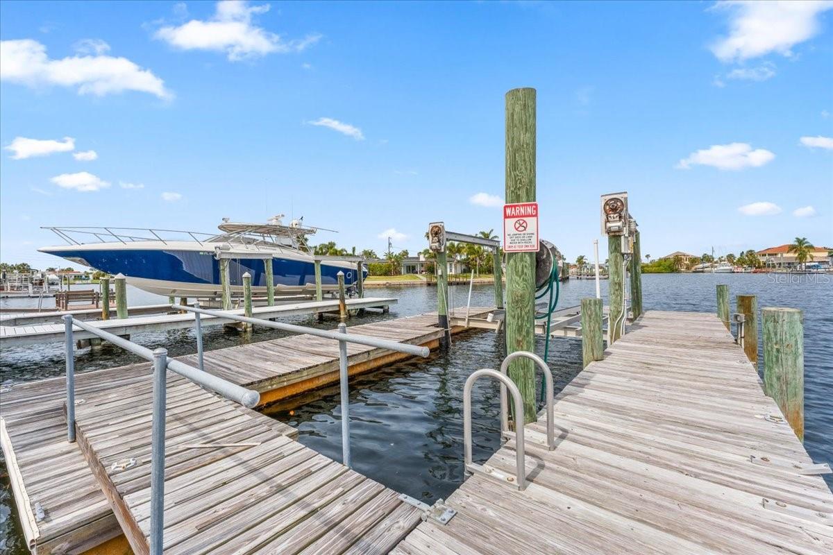 Image 35 of 51 For 3747 Floramar Terrace