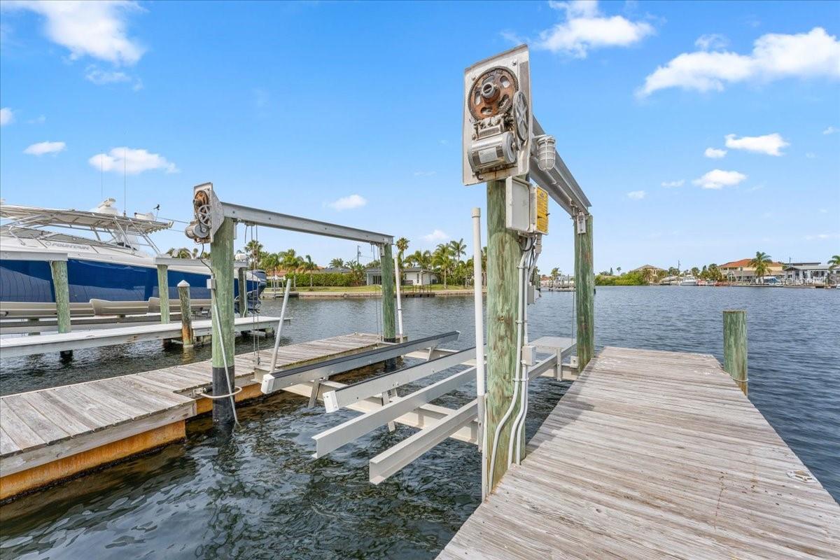 Image 36 of 51 For 3747 Floramar Terrace