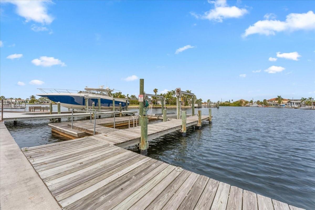 Image 37 of 51 For 3747 Floramar Terrace