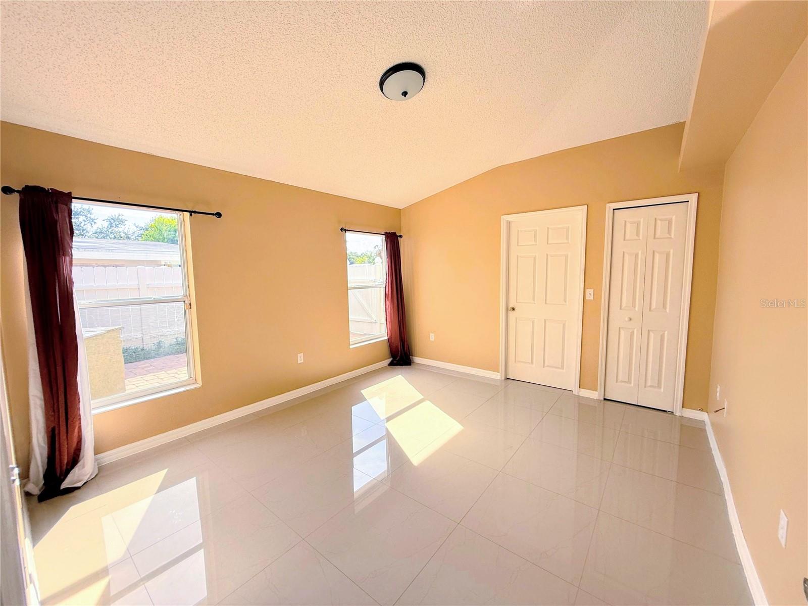 Image 6 of 11 For 2075 4th Avenue Sw