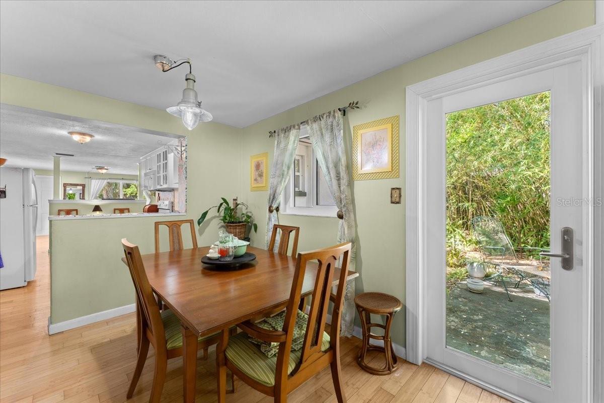 Listing photo id 8 for 531 6th Street S