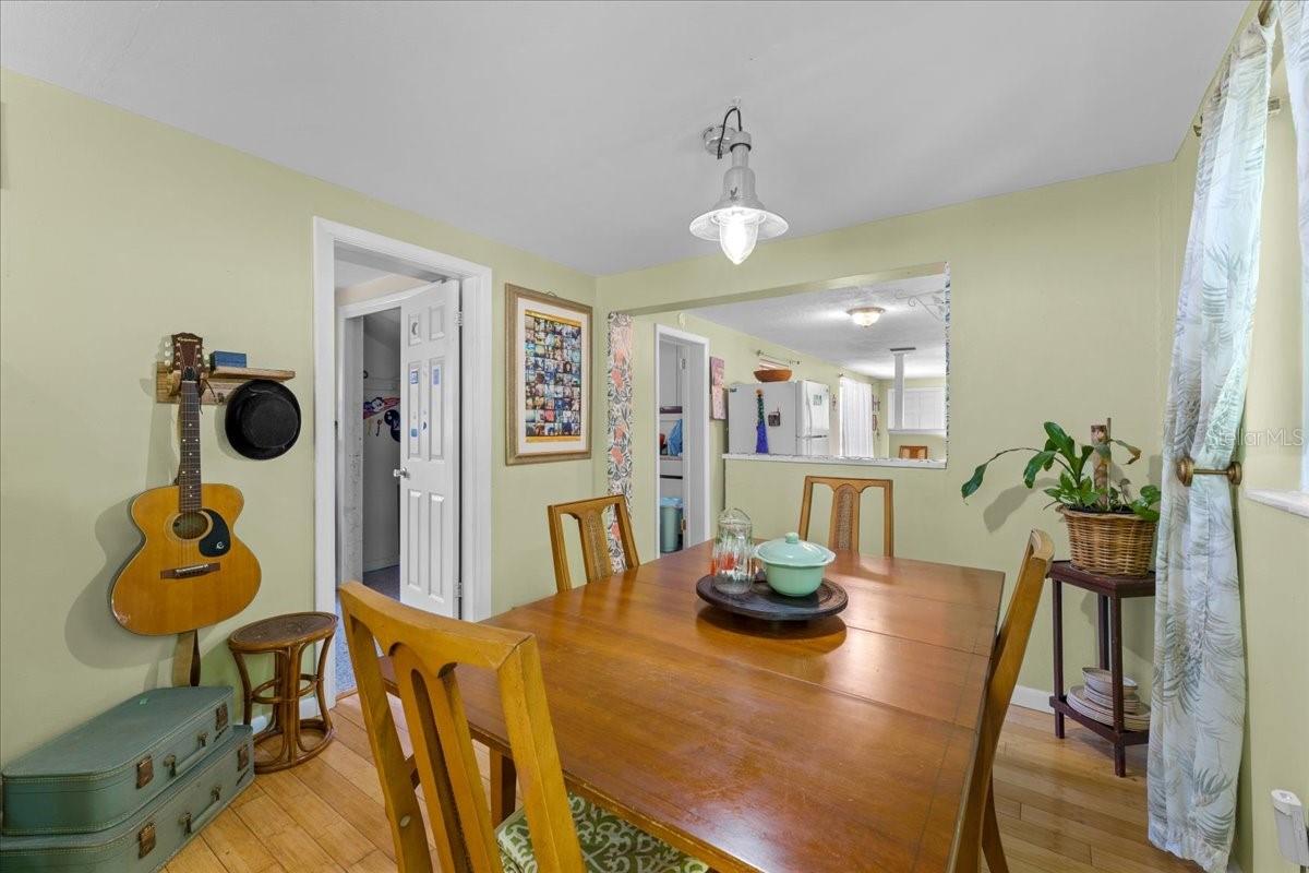 Listing photo id 9 for 531 6th Street S