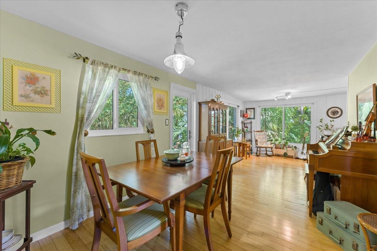 Listing photo id 10 for 531 6th Street S