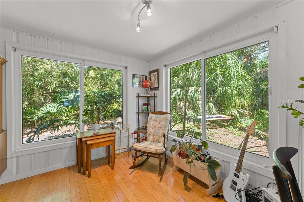 Listing photo id 12 for 531 6th Street S