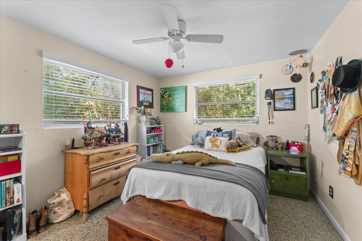 Listing photo id 14 for 531 6th Street S