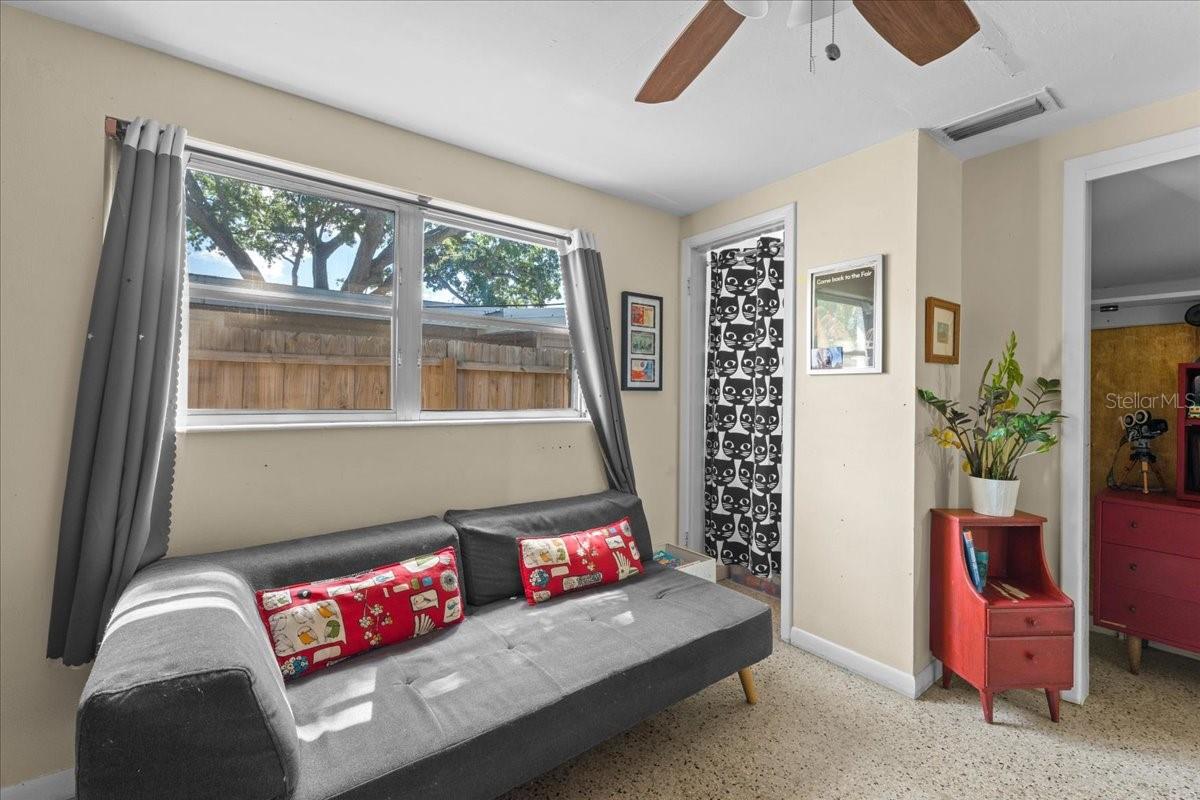 Listing photo id 15 for 531 6th Street S