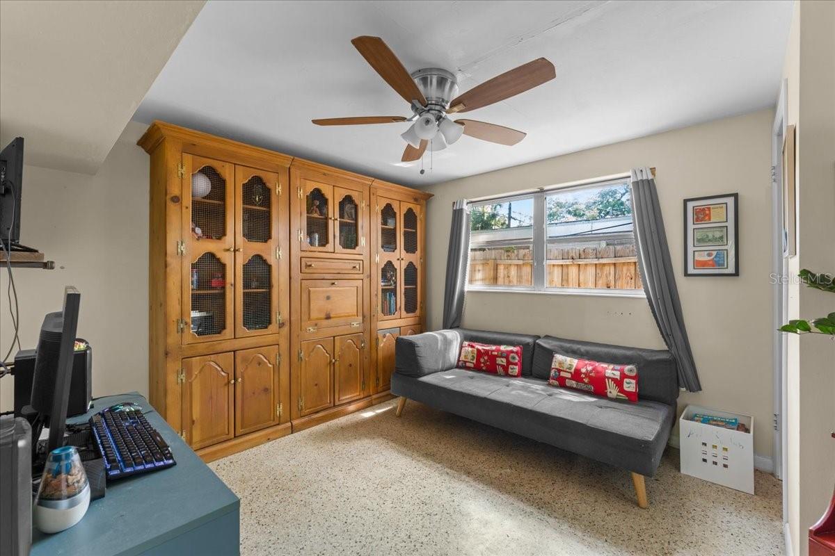 Listing photo id 16 for 531 6th Street S