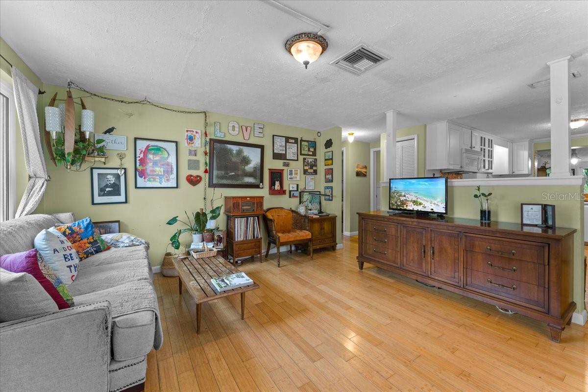 Listing photo id 2 for 531 6th Street S