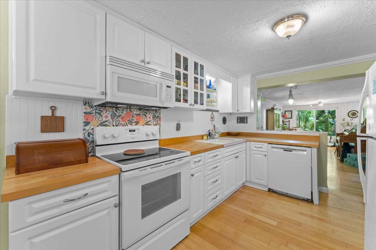 Listing photo id 5 for 531 6th Street S