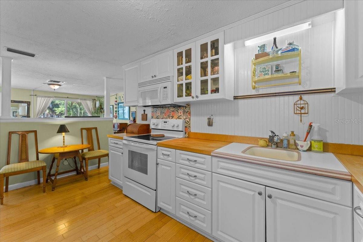 Listing photo id 6 for 531 6th Street S