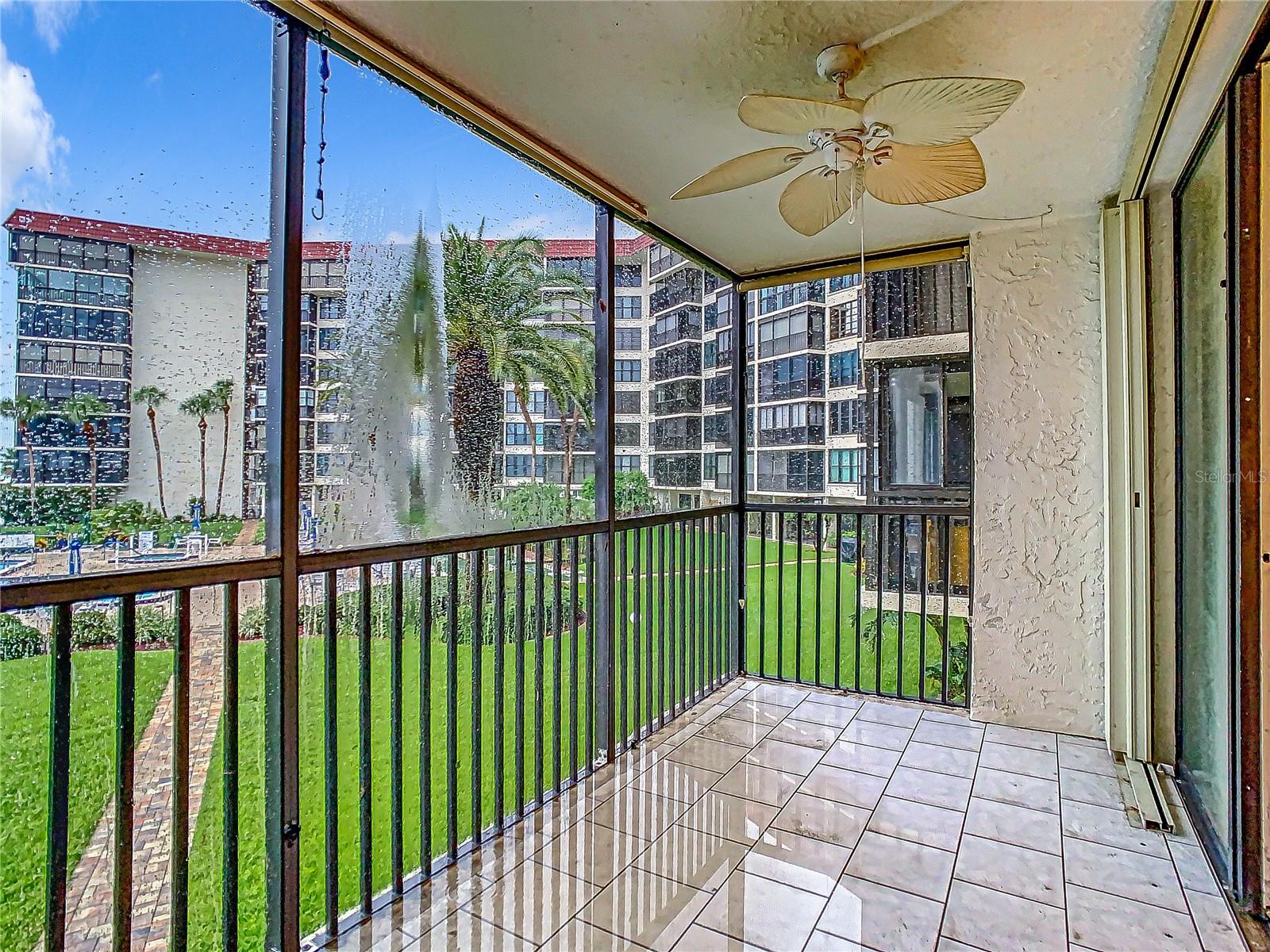 Image 40 of 51 For 18304 Gulf Boulevard 116