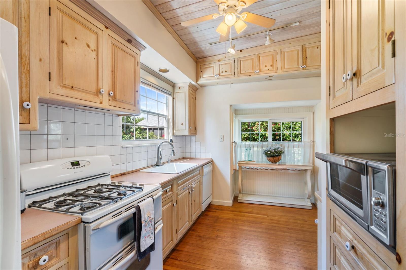 Image 15 of 42 For 762 23rd Avenue N