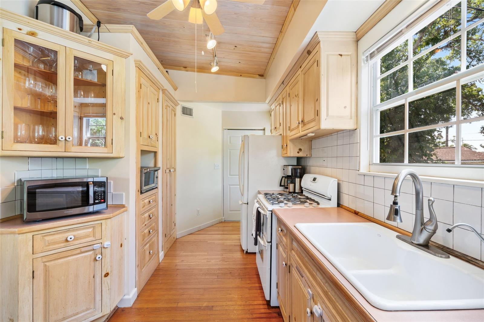 Image 16 of 42 For 762 23rd Avenue N