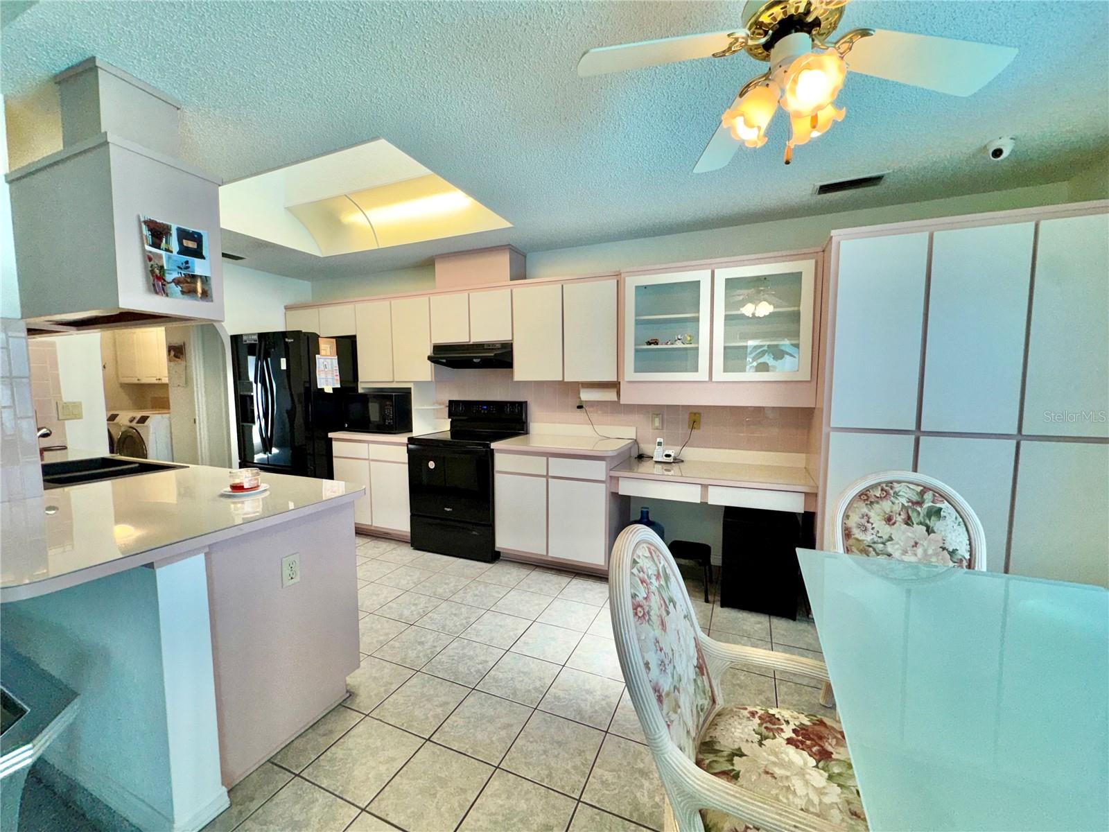 Listing photo id 8 for 13417 Algoma Avenue