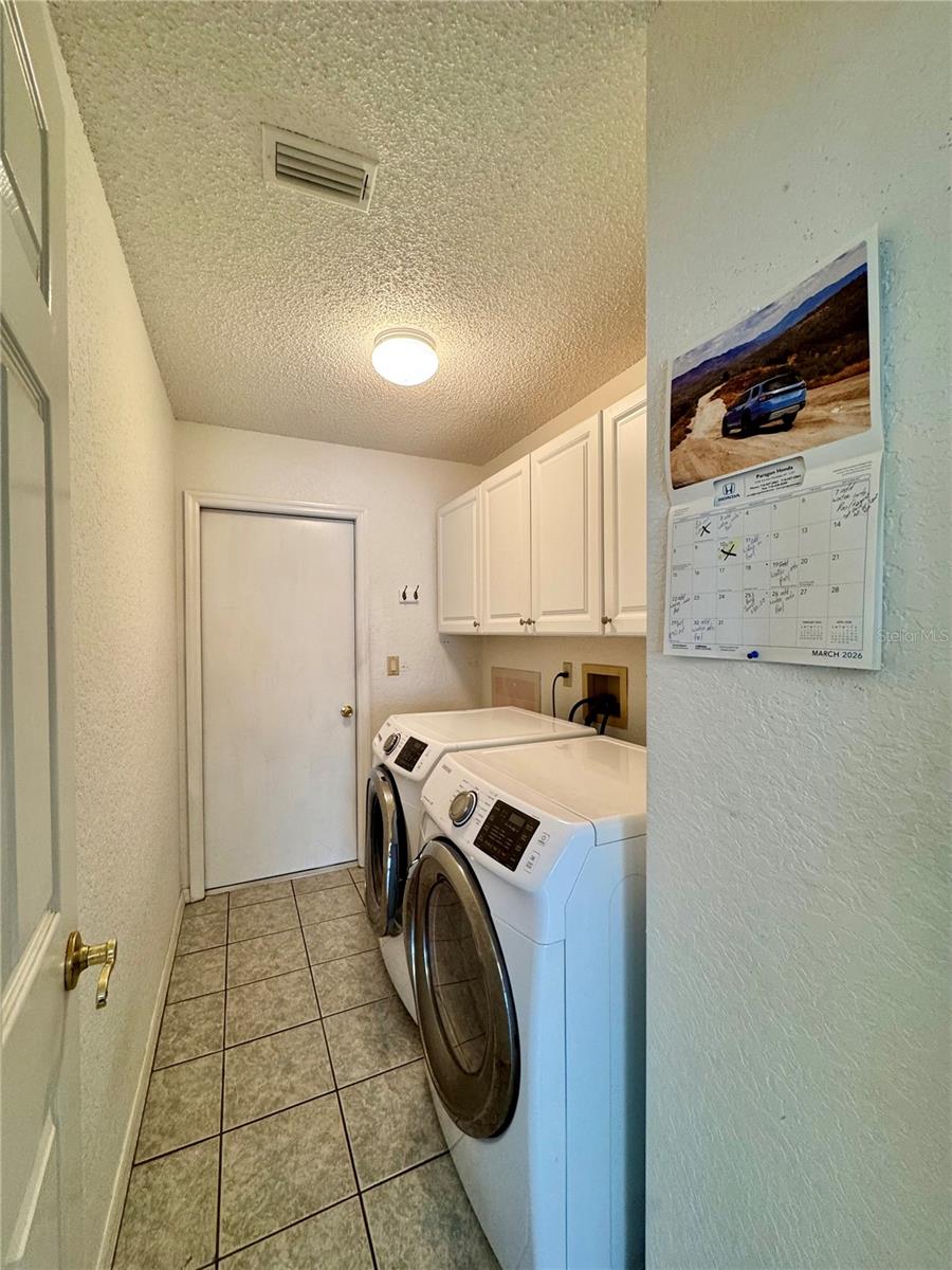 Listing photo id 11 for 13417 Algoma Avenue