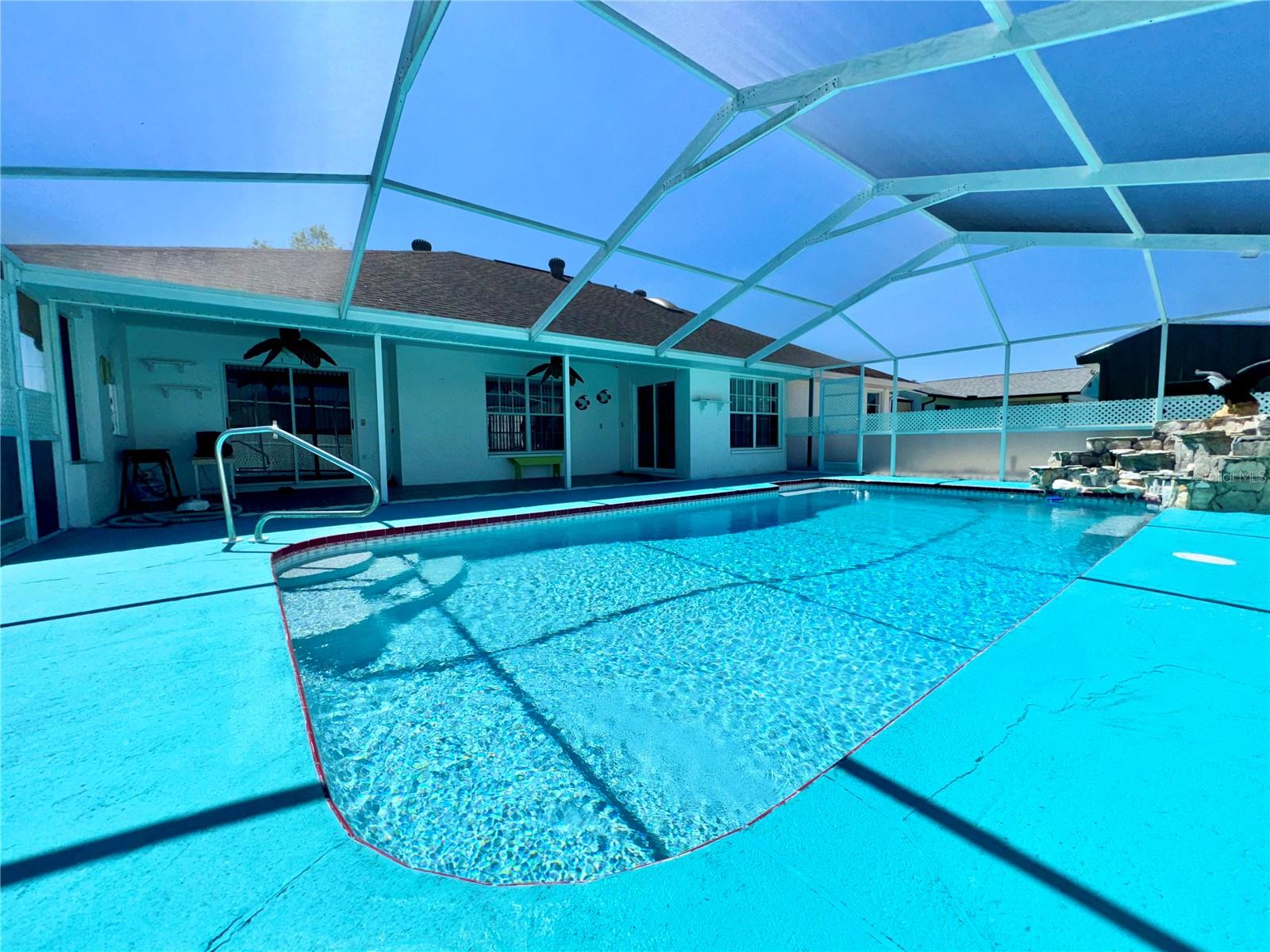 Listing photo id 15 for 13417 Algoma Avenue