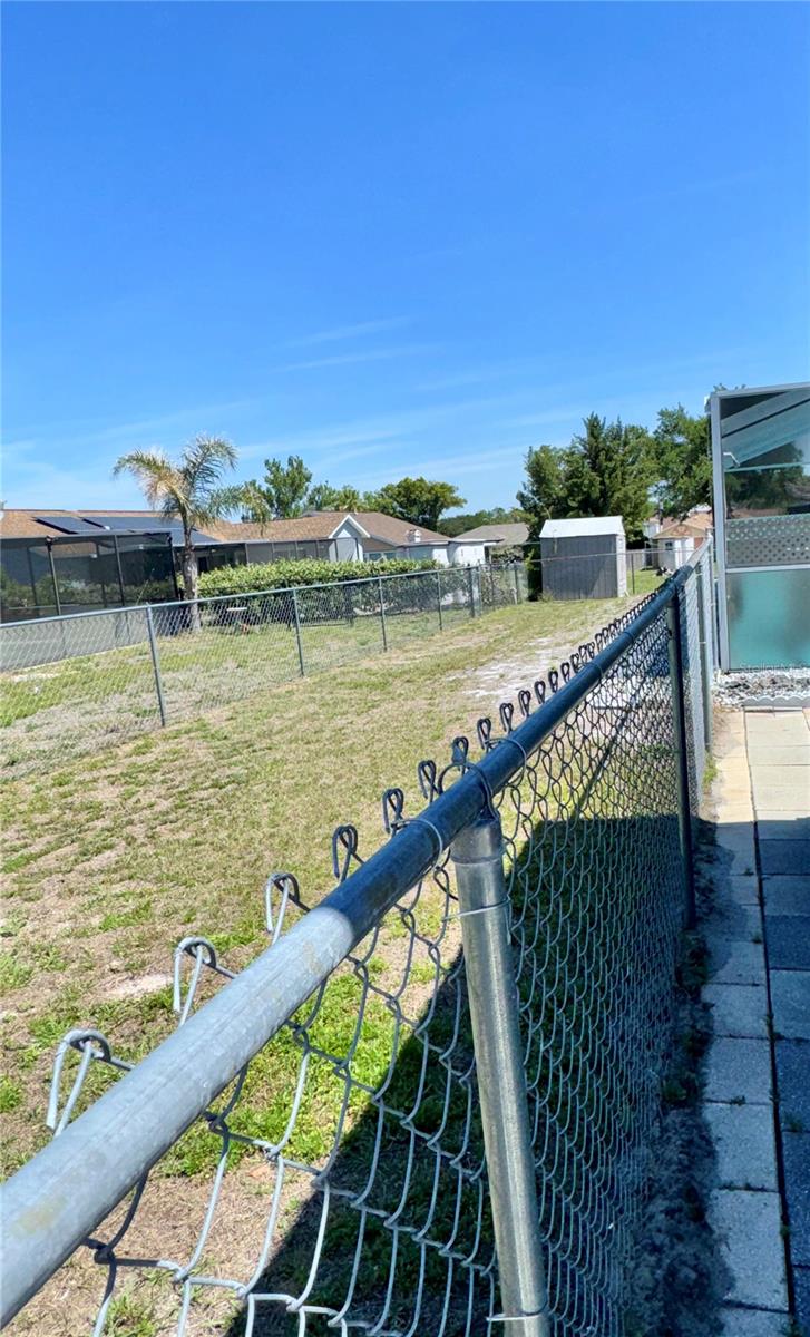 Listing photo id 17 for 13417 Algoma Avenue