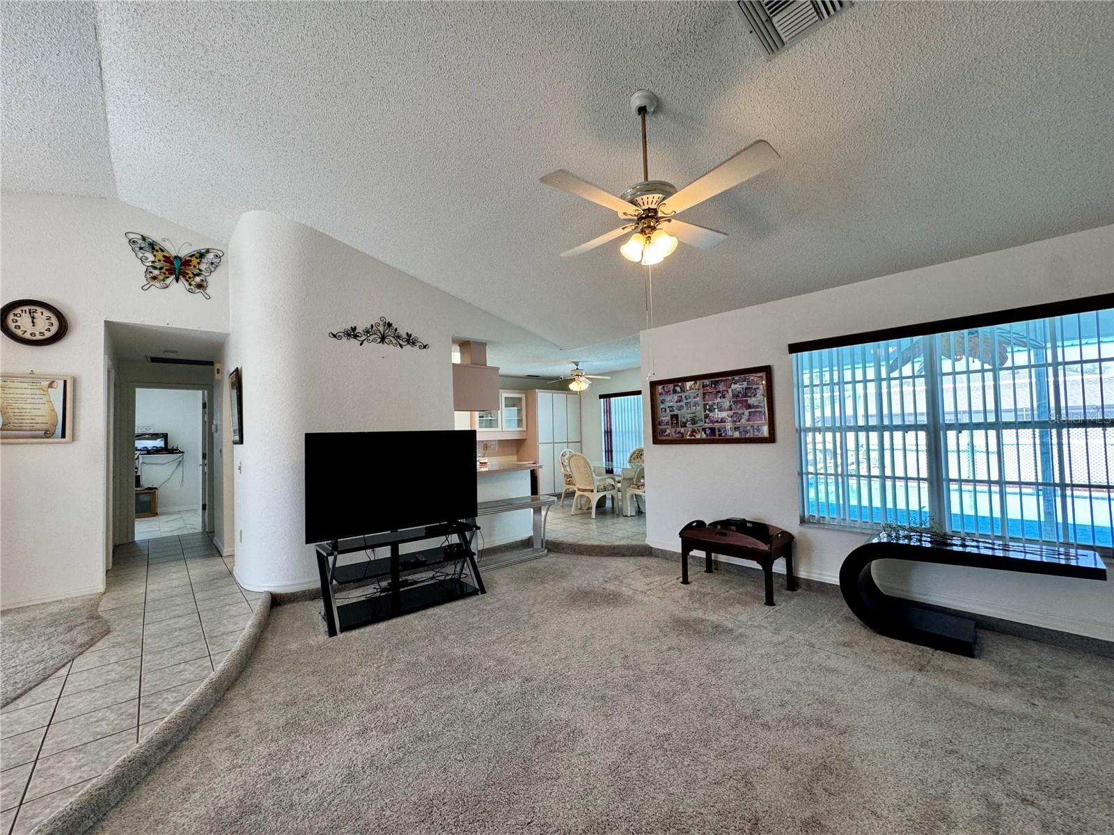 Listing photo id 1 for 13417 Algoma Avenue