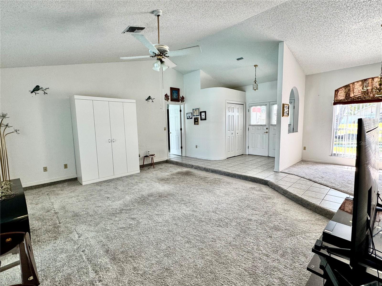 Listing photo id 2 for 13417 Algoma Avenue