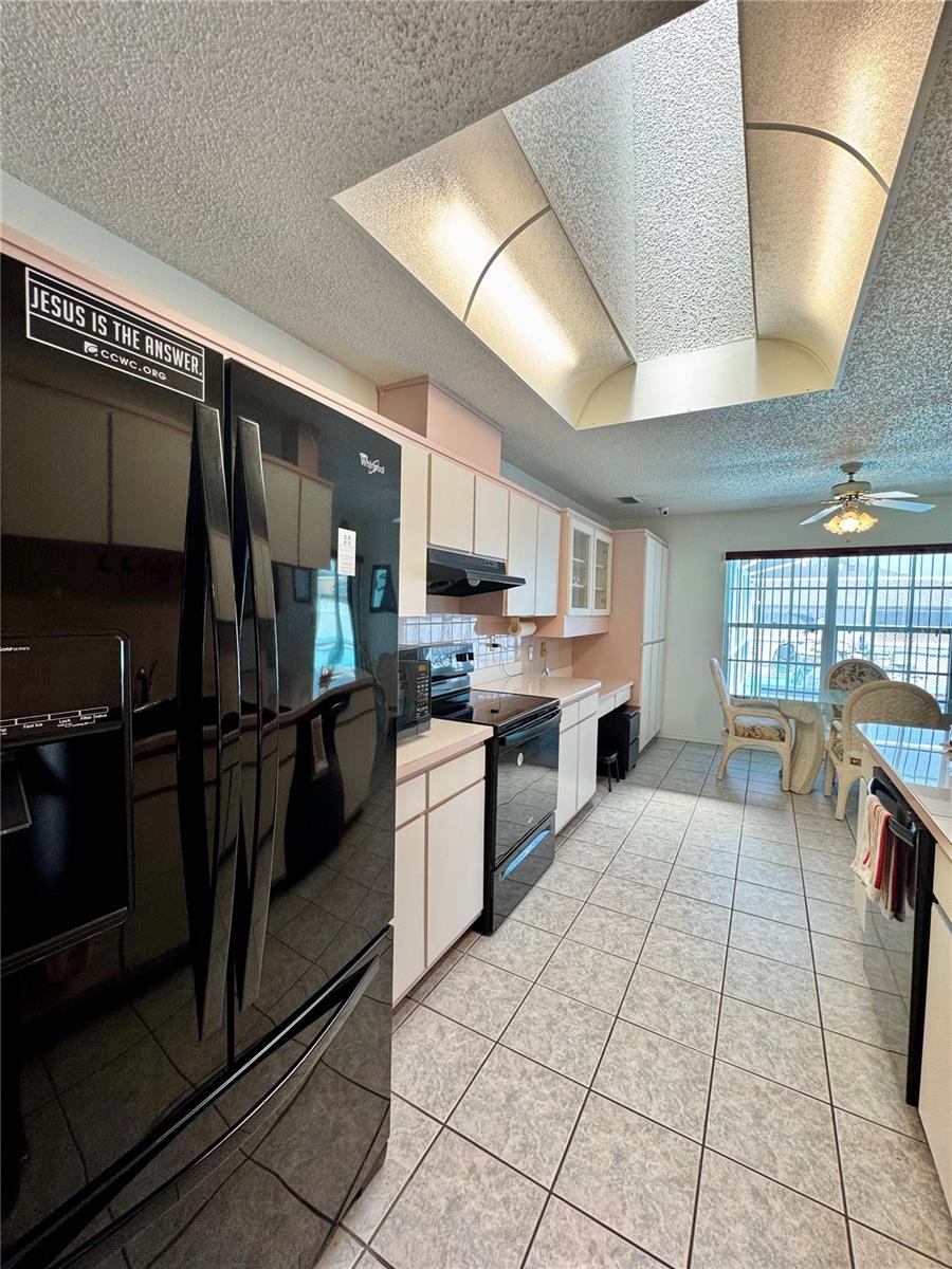 Listing photo id 4 for 13417 Algoma Avenue