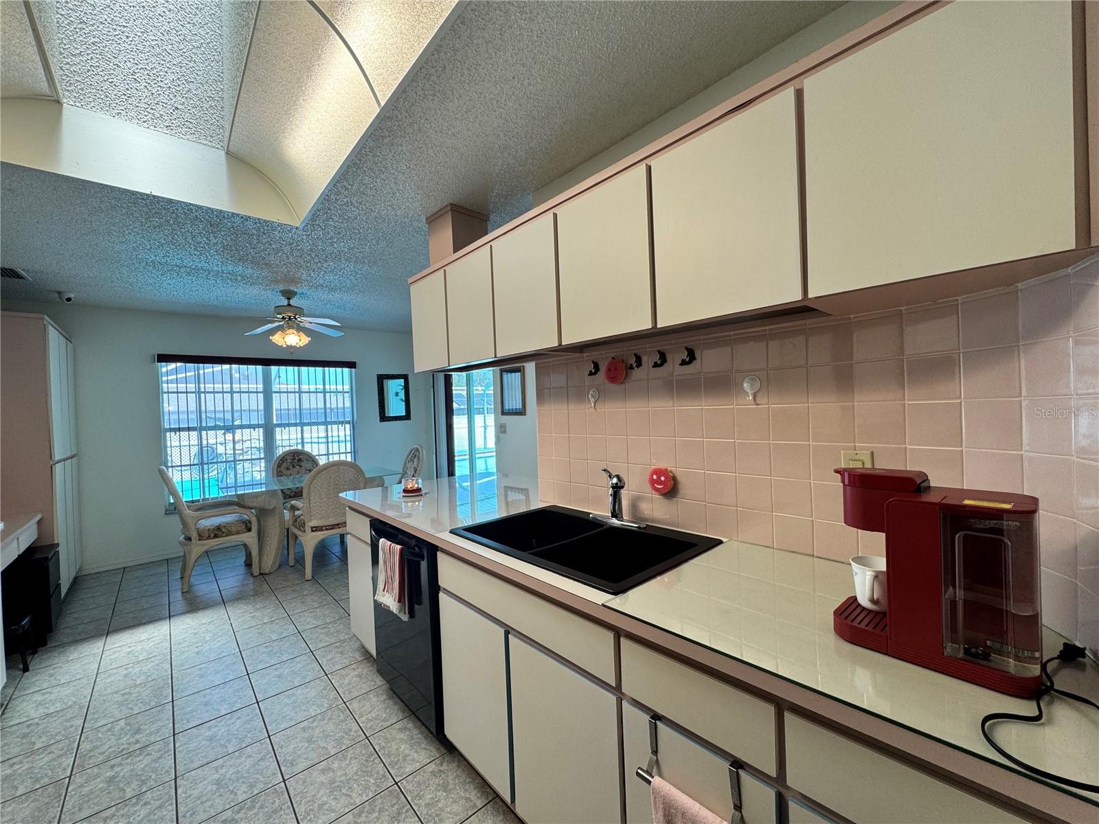 Listing photo id 5 for 13417 Algoma Avenue