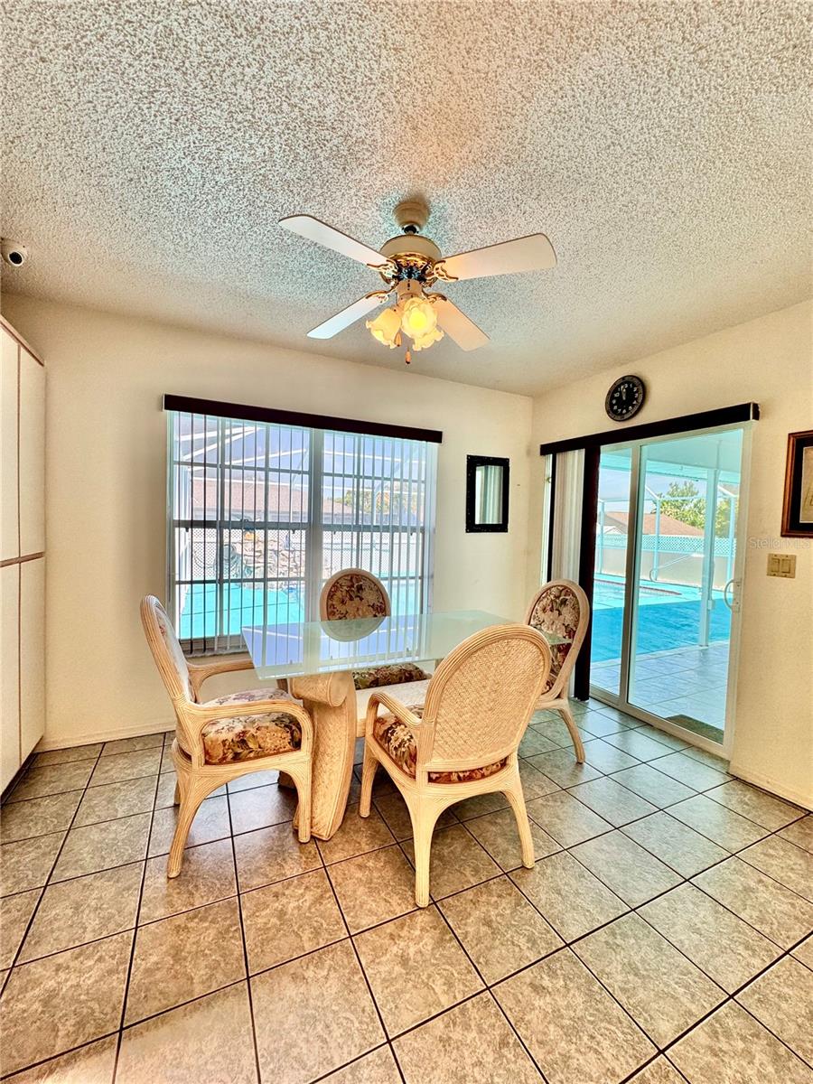 Listing photo id 6 for 13417 Algoma Avenue