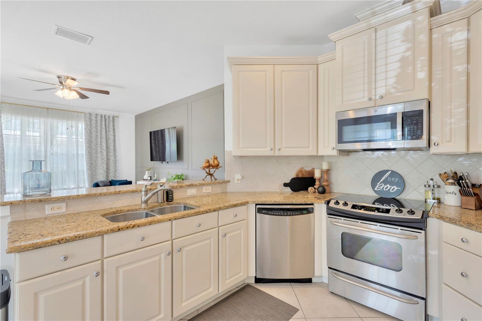 Image 9 of 43 For 8307 Manor Club Circle 1