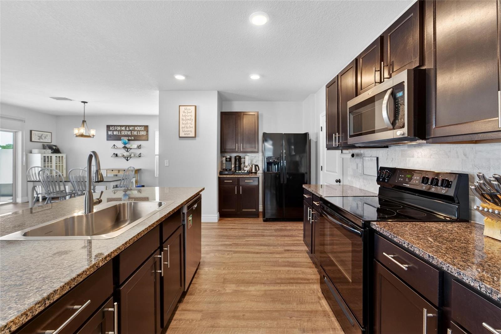 Image 14 of 91 For 11176 Leland Groves Drive