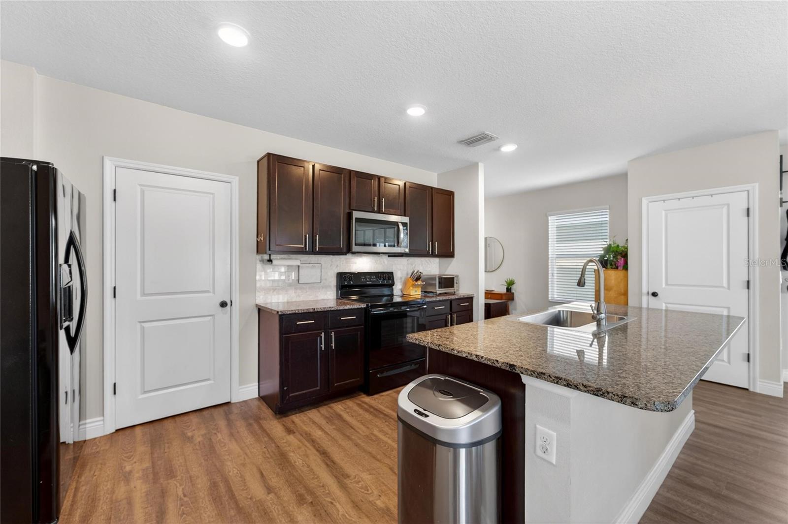 Image 16 of 91 For 11176 Leland Groves Drive