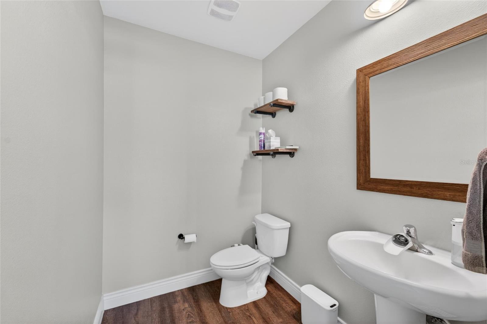 Image 24 of 91 For 11176 Leland Groves Drive