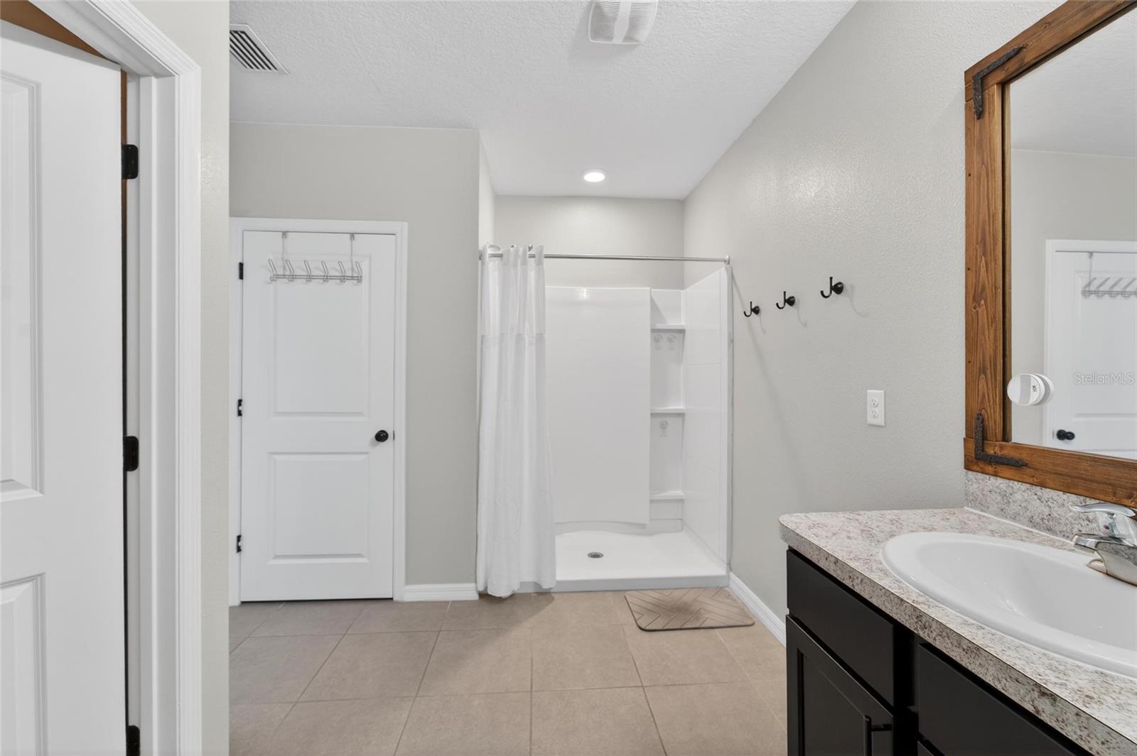 Image 34 of 91 For 11176 Leland Groves Drive