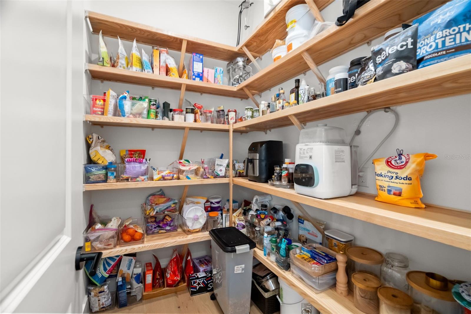 Image 13 of 64 For 5047 Summit View Drive