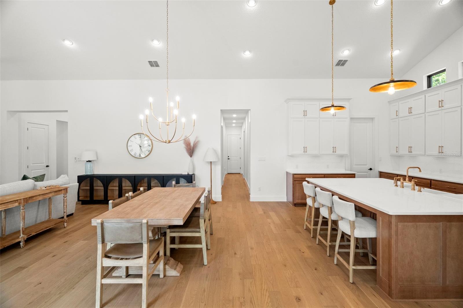 Image 16 of 64 For 5047 Summit View Drive