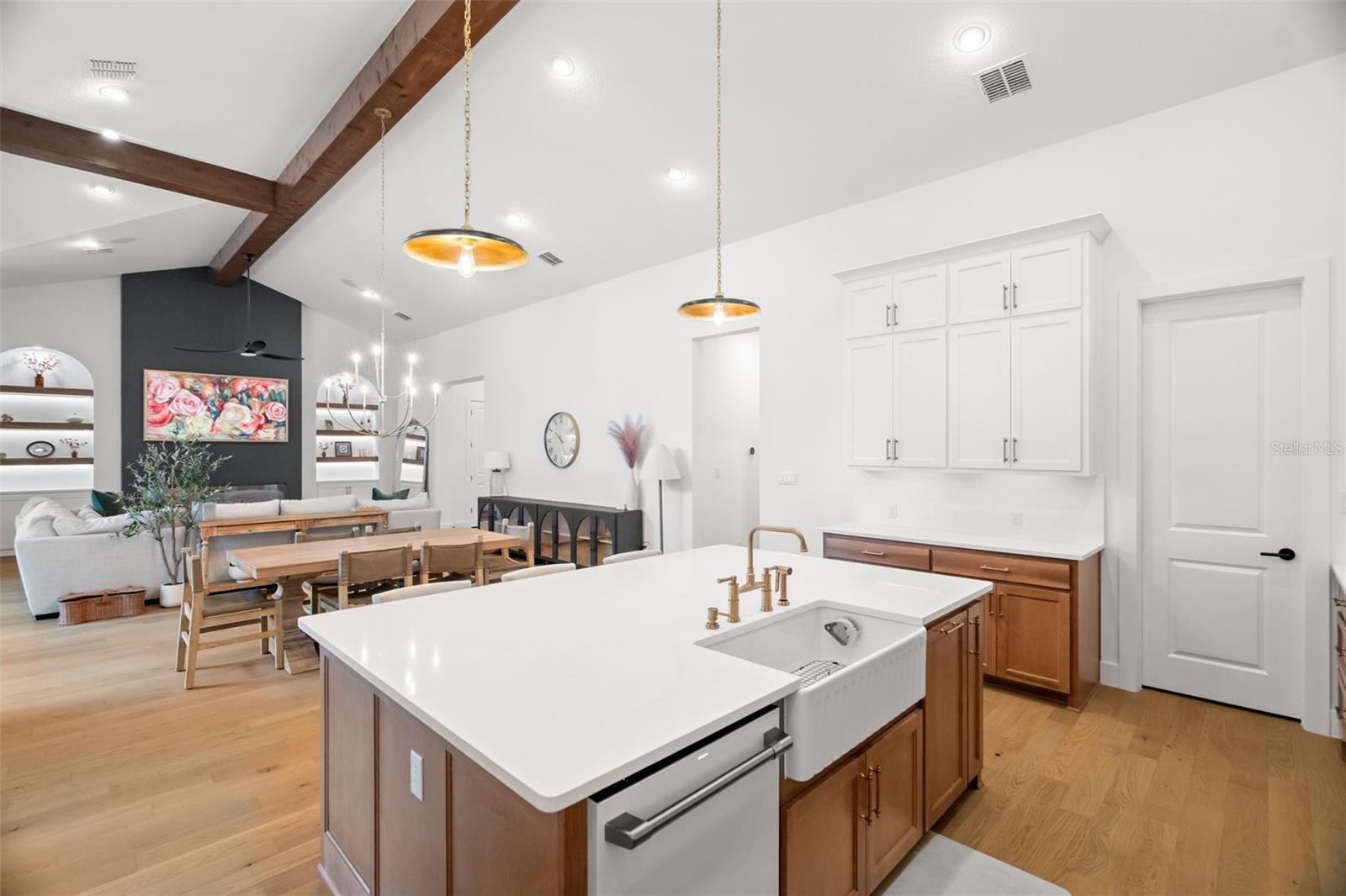 Image 17 of 64 For 5047 Summit View Drive