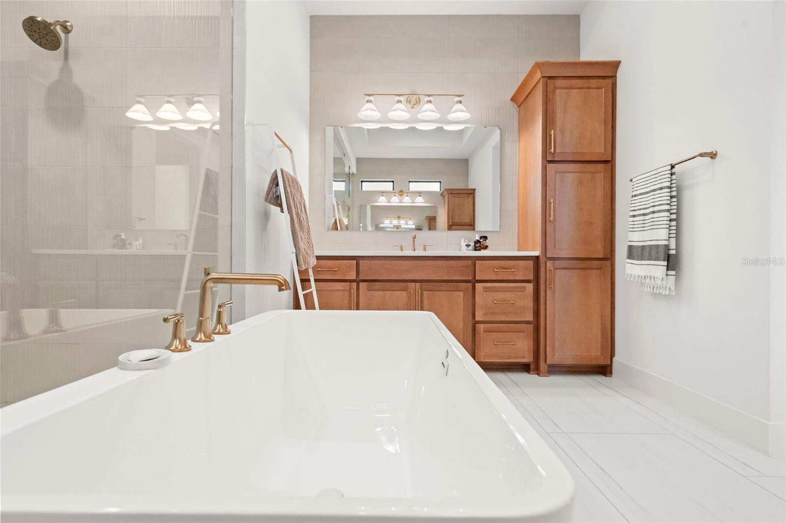 Image 32 of 64 For 5047 Summit View Drive