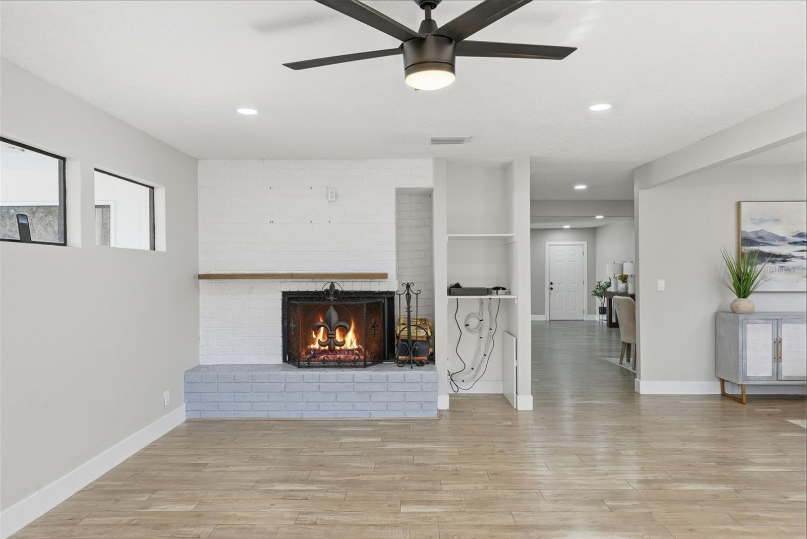 Image 23 of 40 For 1566 Woodfield Court