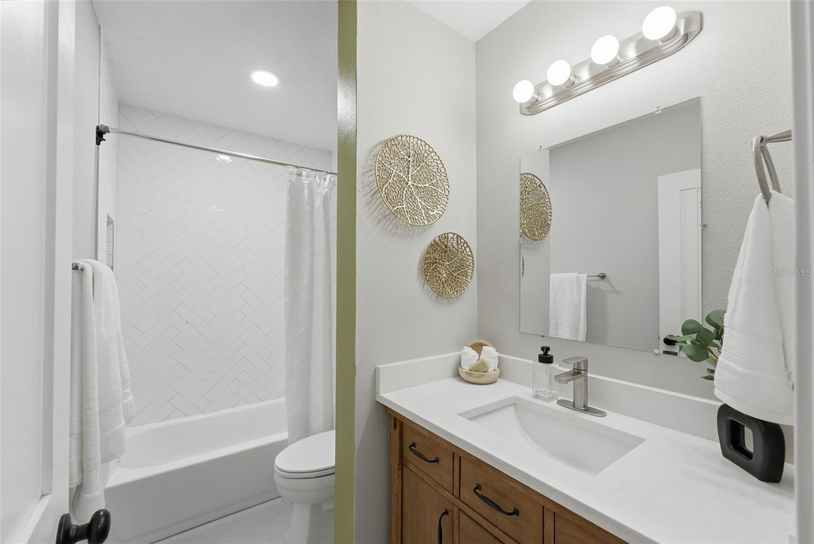 Image 27 of 40 For 1566 Woodfield Court