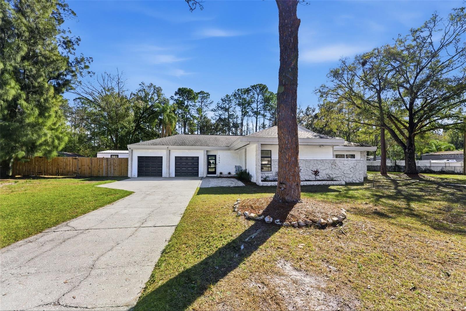 Image 3 of 40 For 1566 Woodfield Court