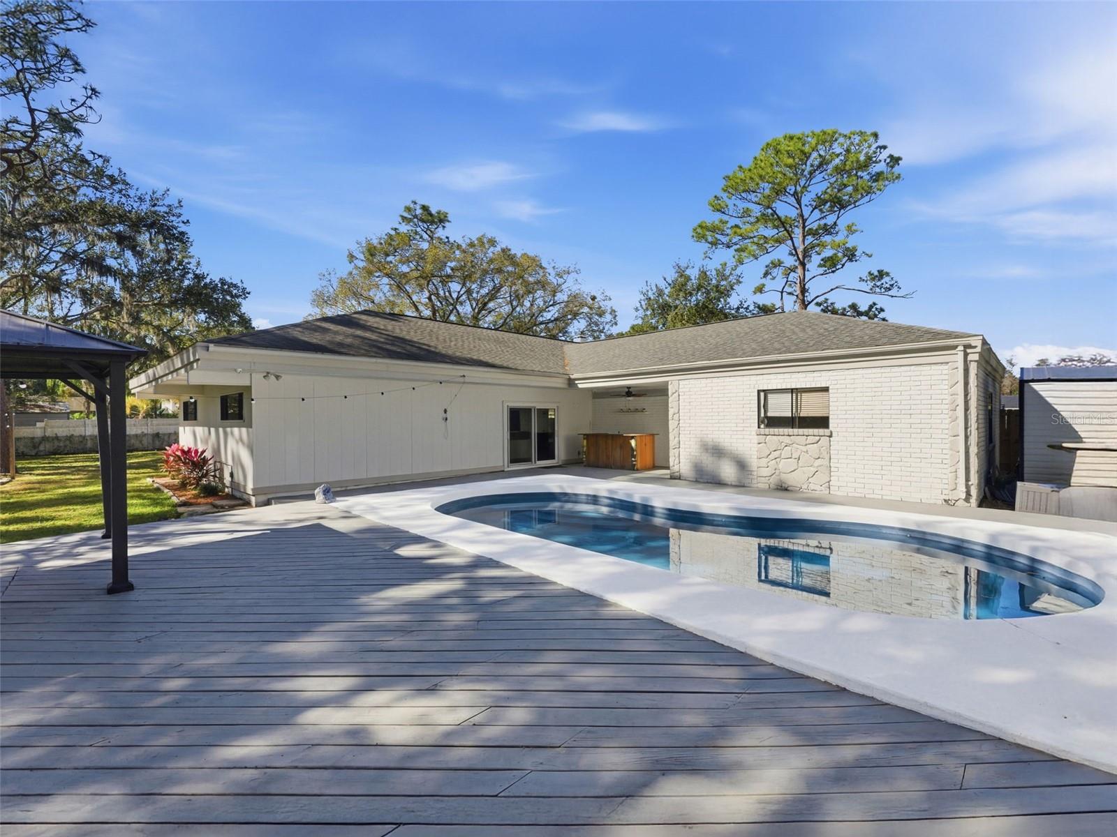 Image 32 of 40 For 1566 Woodfield Court