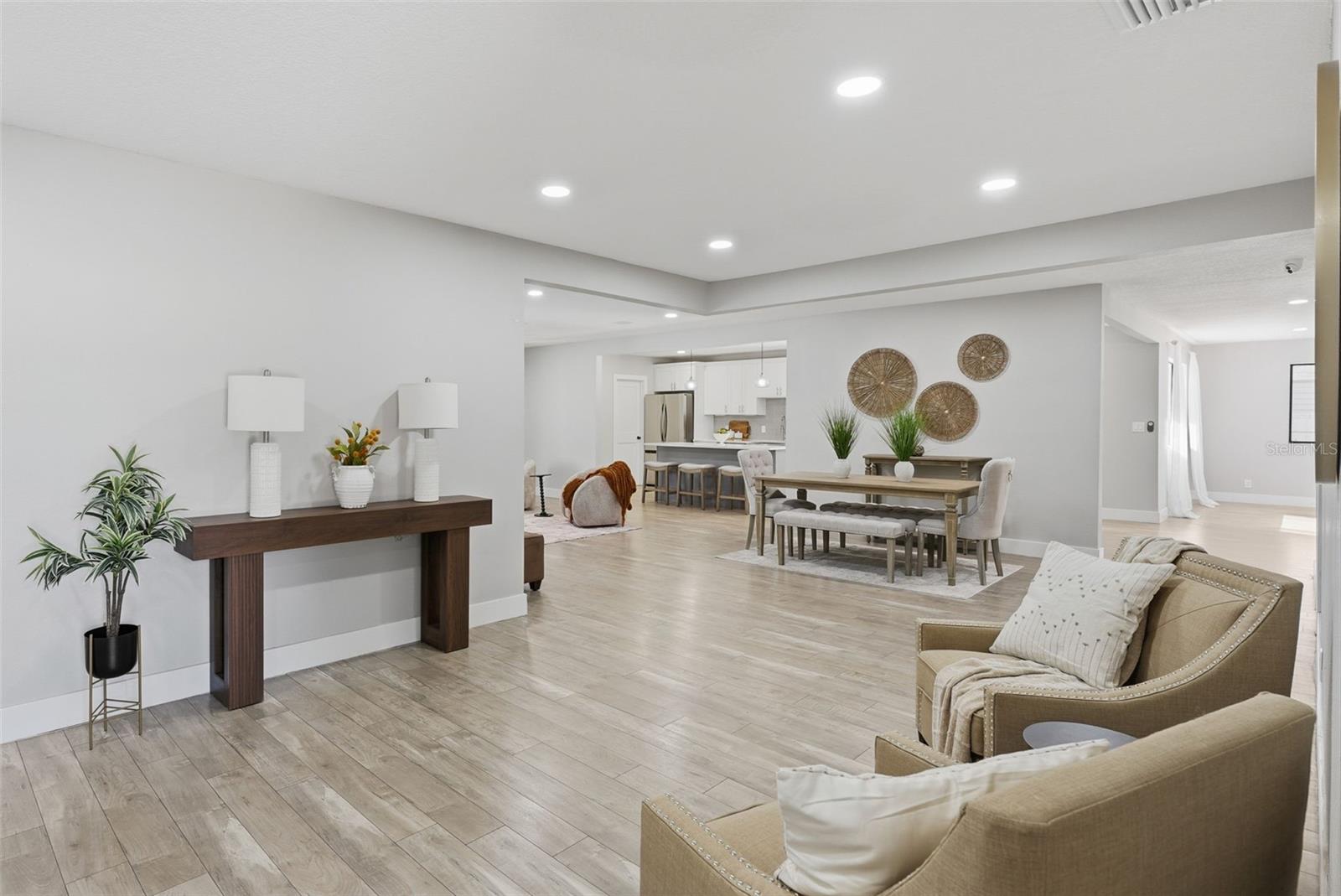 Image 5 of 40 For 1566 Woodfield Court