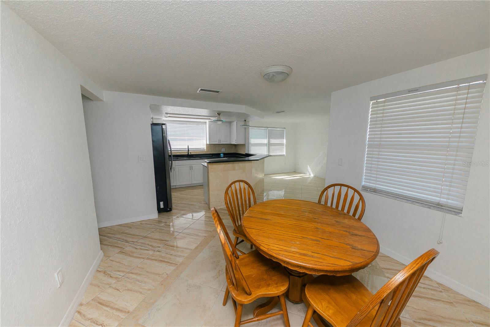 Listing photo id 10 for 1741 Fairfield Street