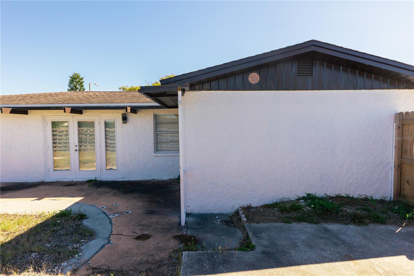 Listing photo id 16 for 1741 Fairfield Street