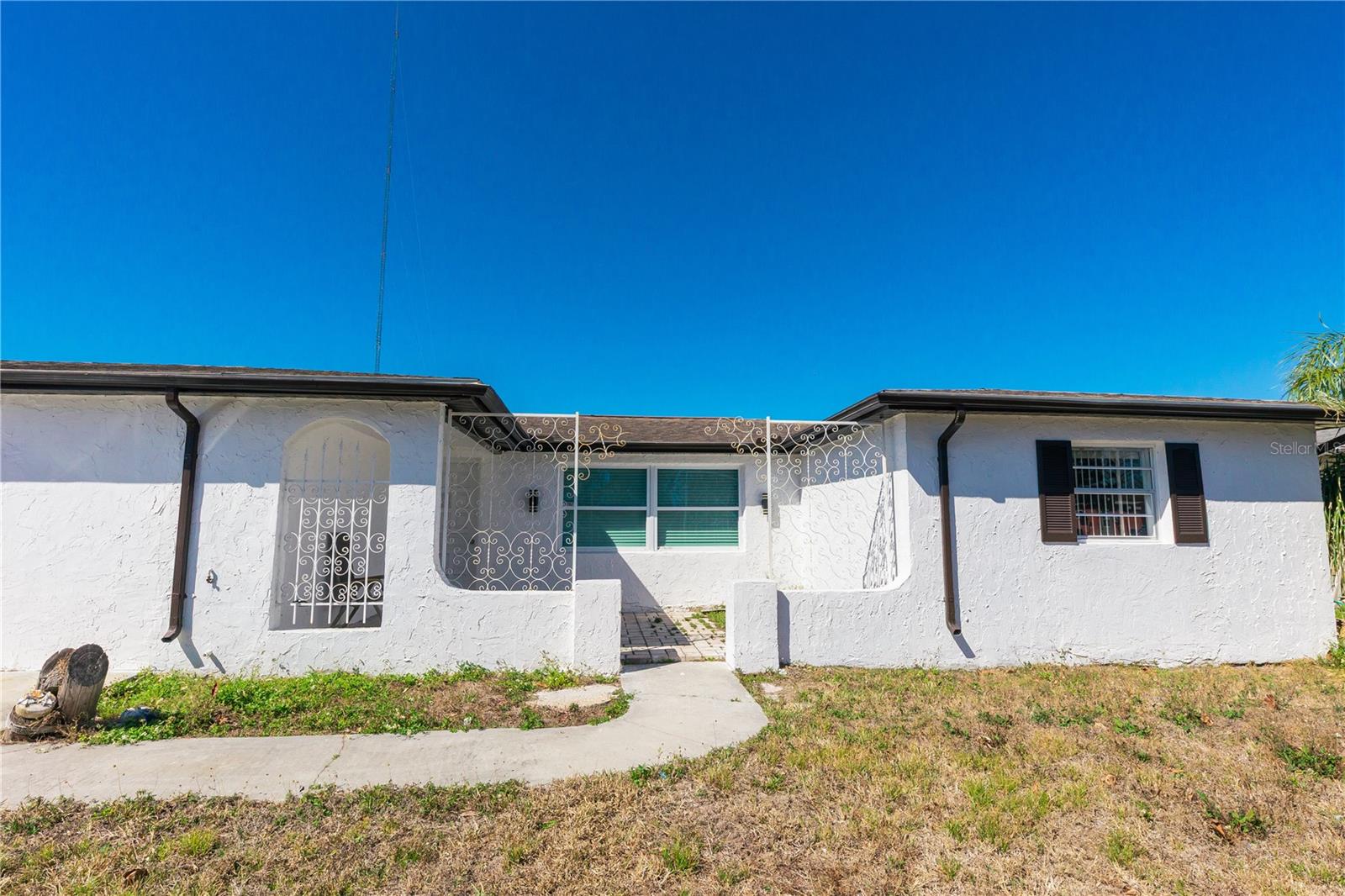 Listing photo id 0 for 1741 Fairfield Street