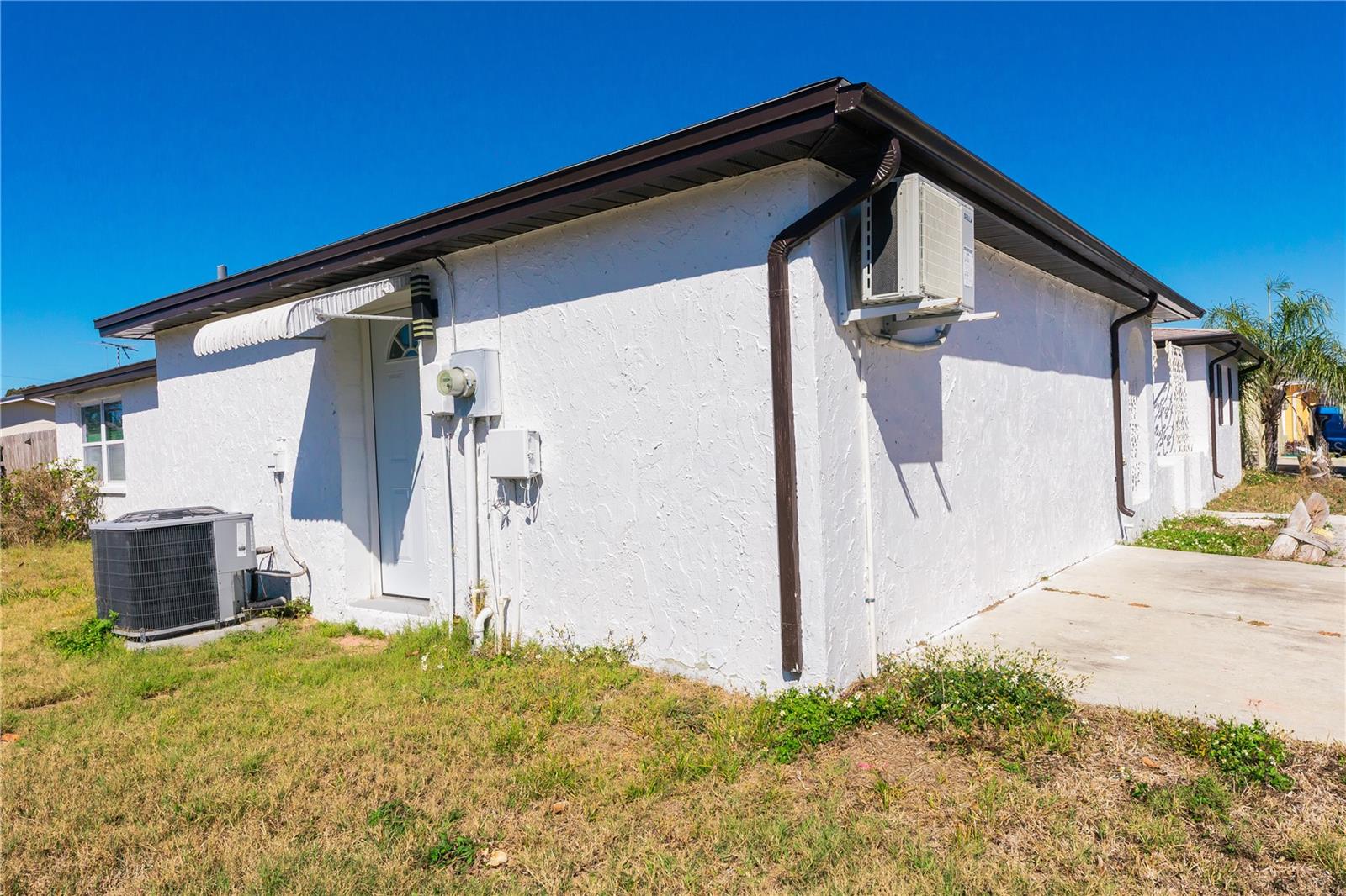 Listing photo id 18 for 1741 Fairfield Street