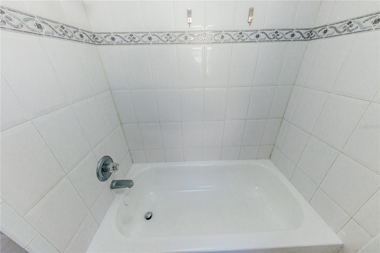 Listing photo id 19 for 1741 Fairfield Street