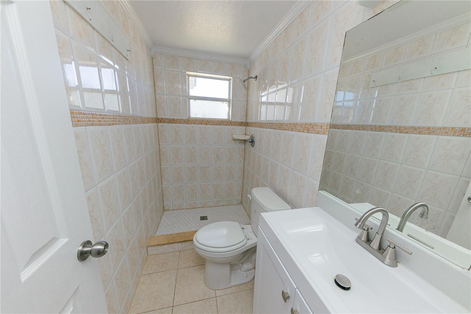 Listing photo id 21 for 1741 Fairfield Street