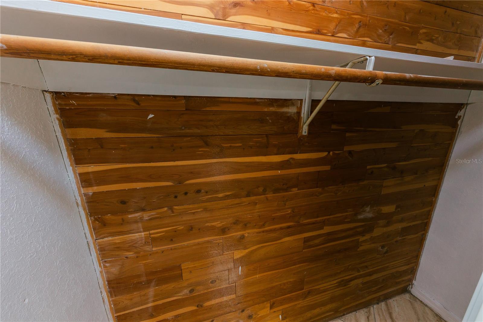 Listing photo id 25 for 1741 Fairfield Street