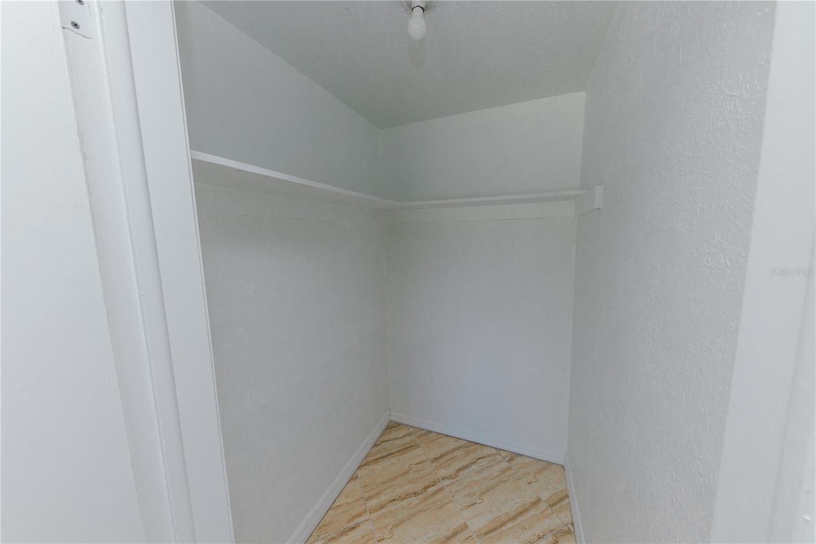 Listing photo id 26 for 1741 Fairfield Street