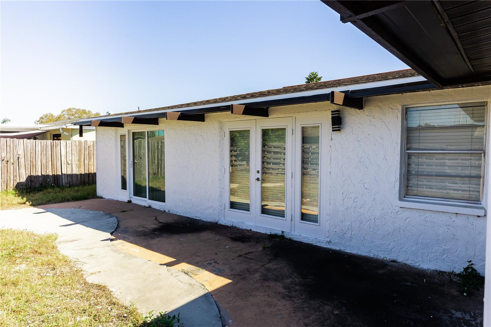 Listing photo id 27 for 1741 Fairfield Street